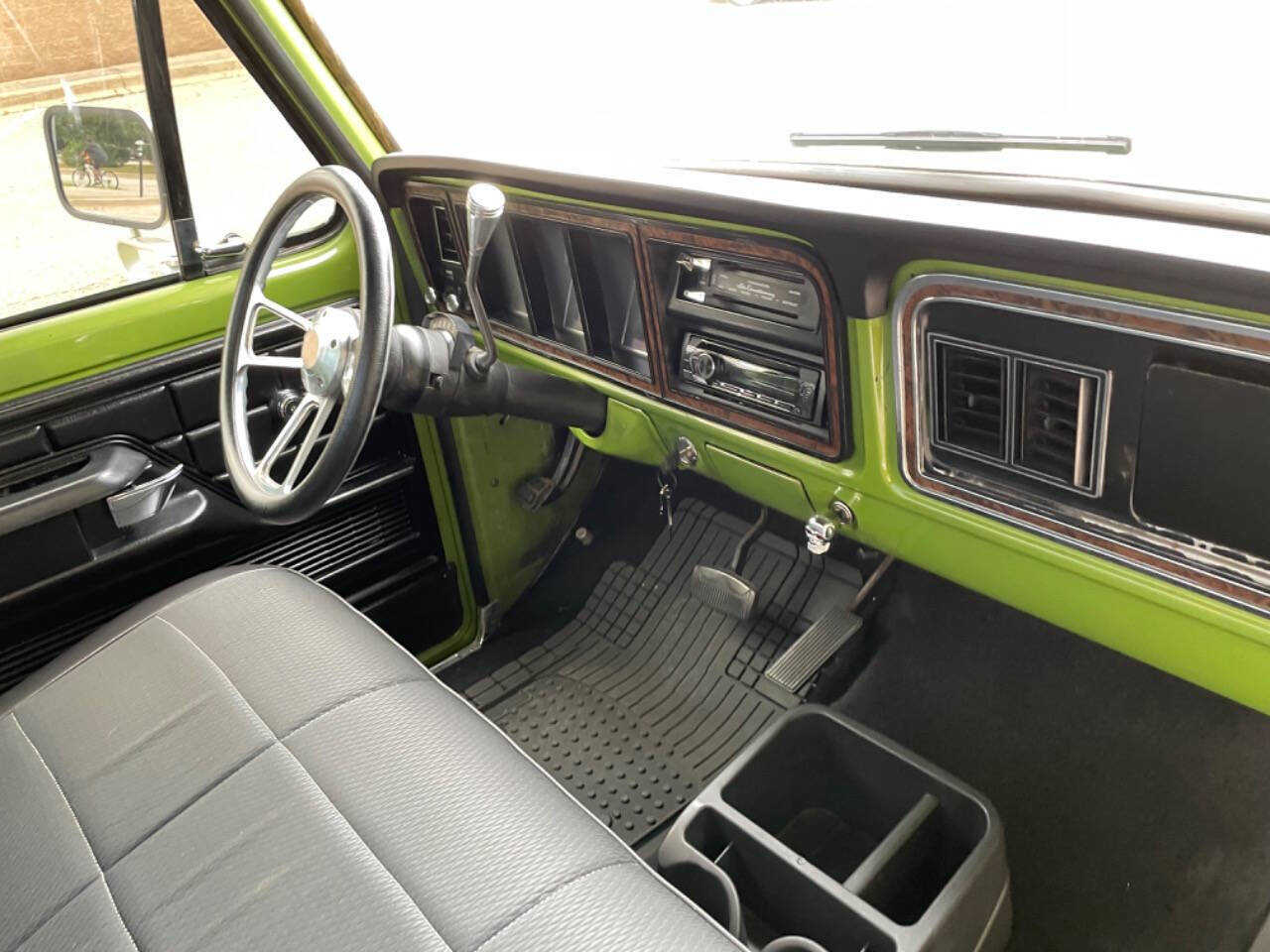 Ford-F-100-Pickup-1974-Green-Black-102275-39