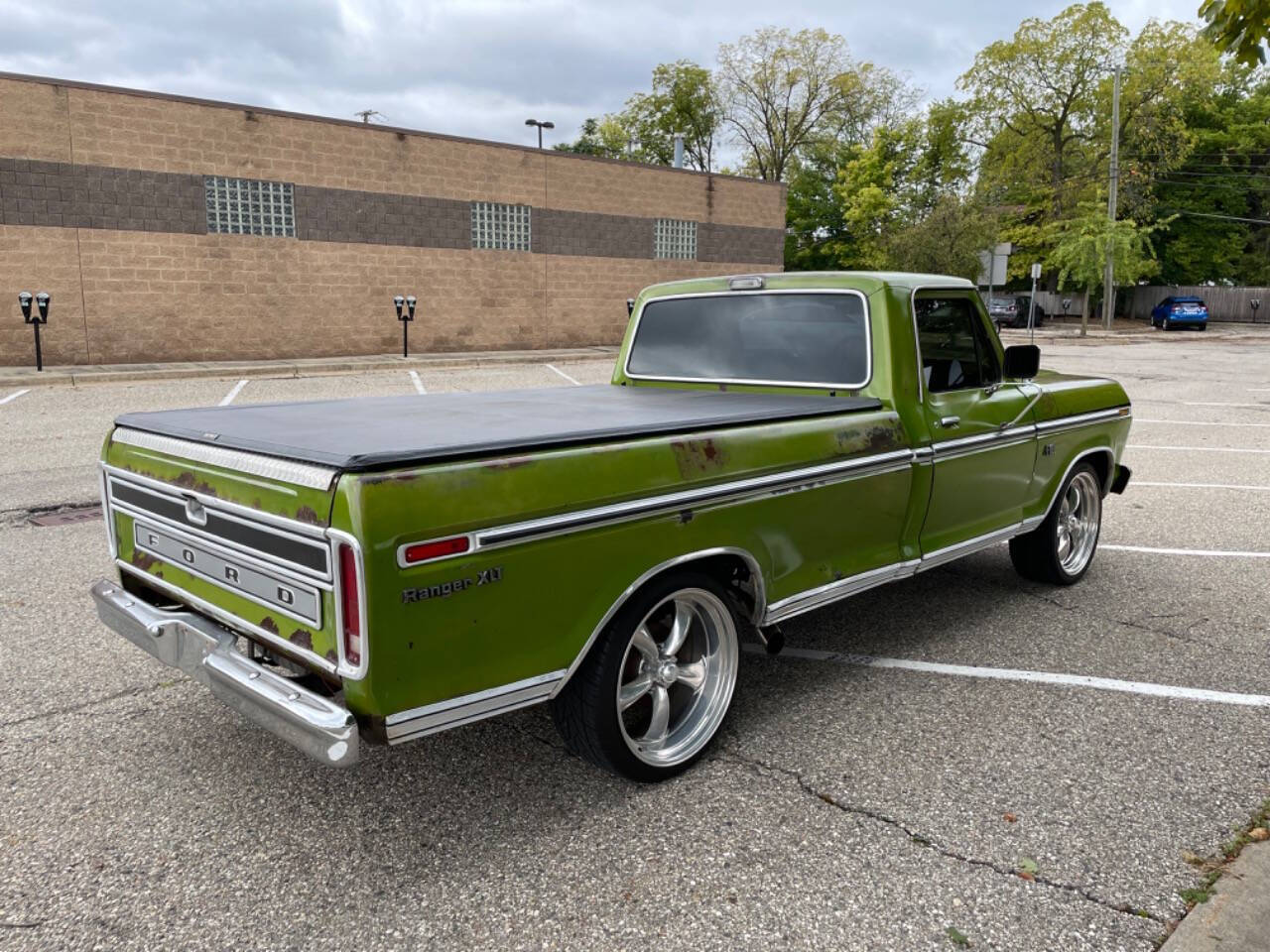 Ford-F-100-Pickup-1974-Green-Black-102275-5