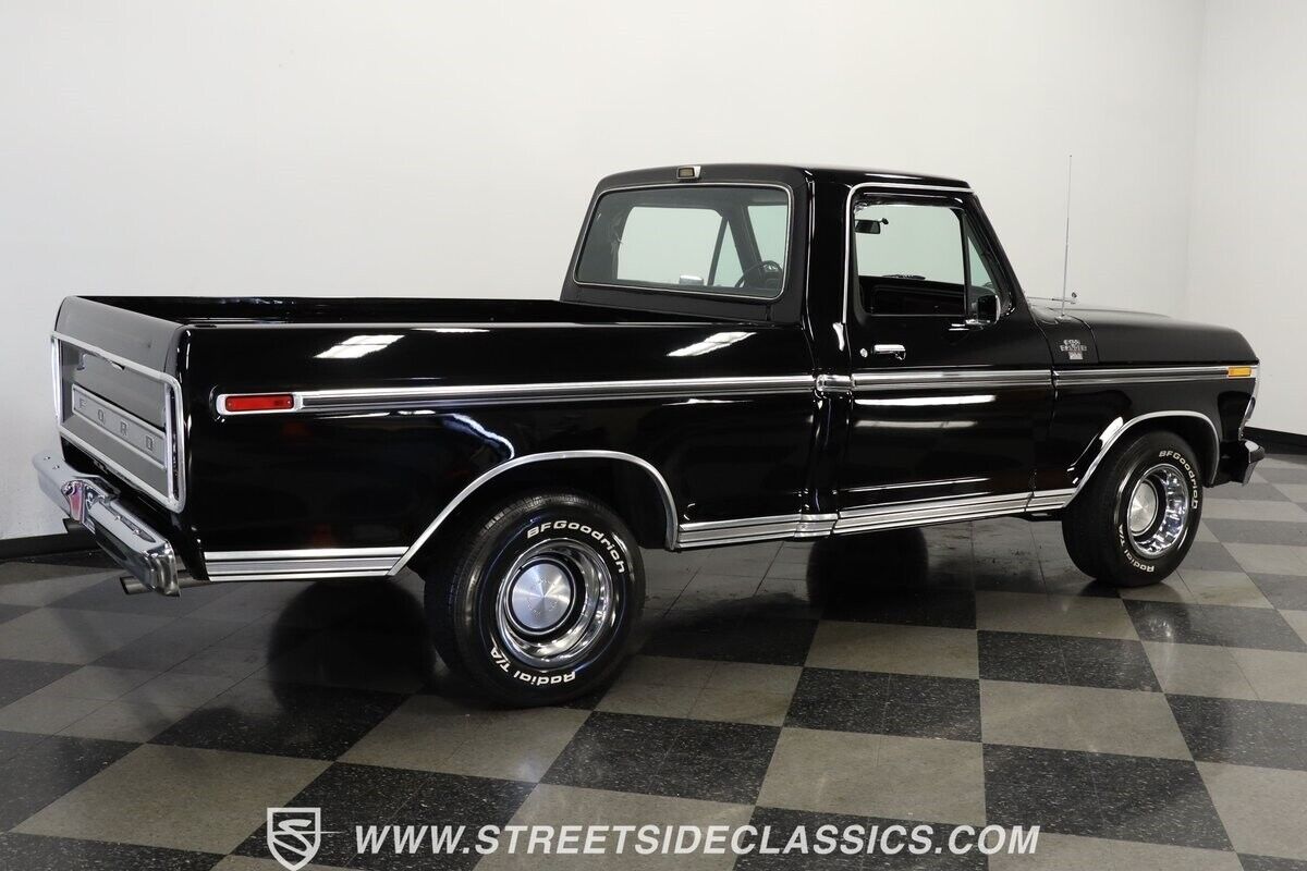 Ford-F-100-Pickup-1978-Black-Black-20040-11