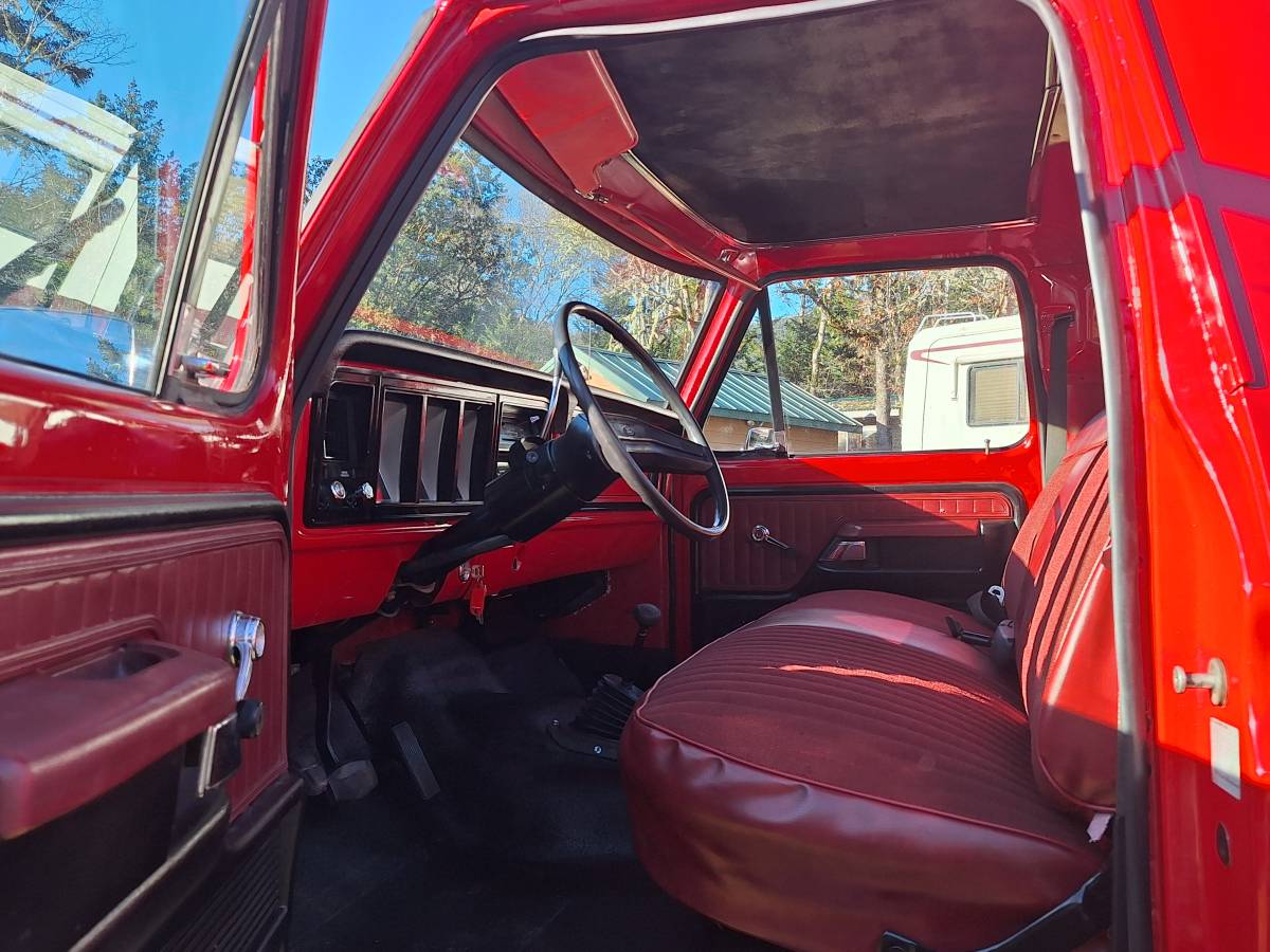 Ford-F-150-1977-red-58660-10