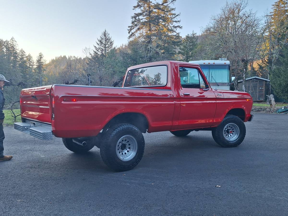 Ford-F-150-1977-red-58660-4