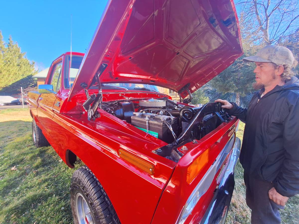 Ford-F-150-1977-red-58660-6