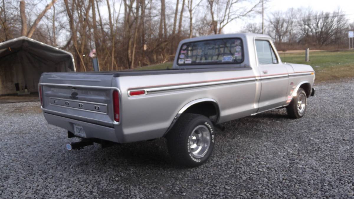 Ford-F-150-1977-silver-140013-3