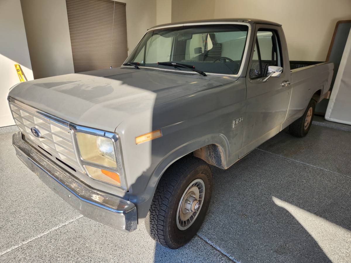 Ford-F-150-1983-482802-1