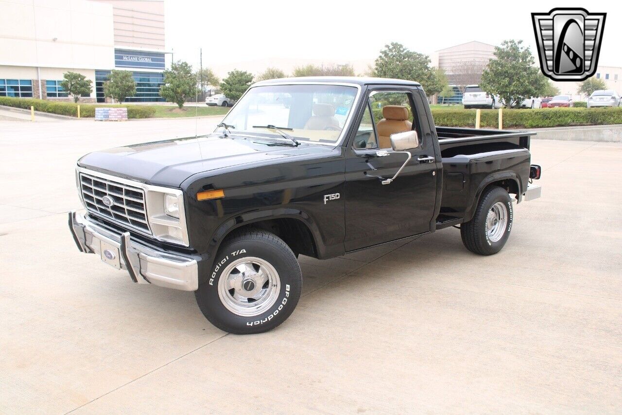 Ford-F-150-1984-Black-Tan-48076-2