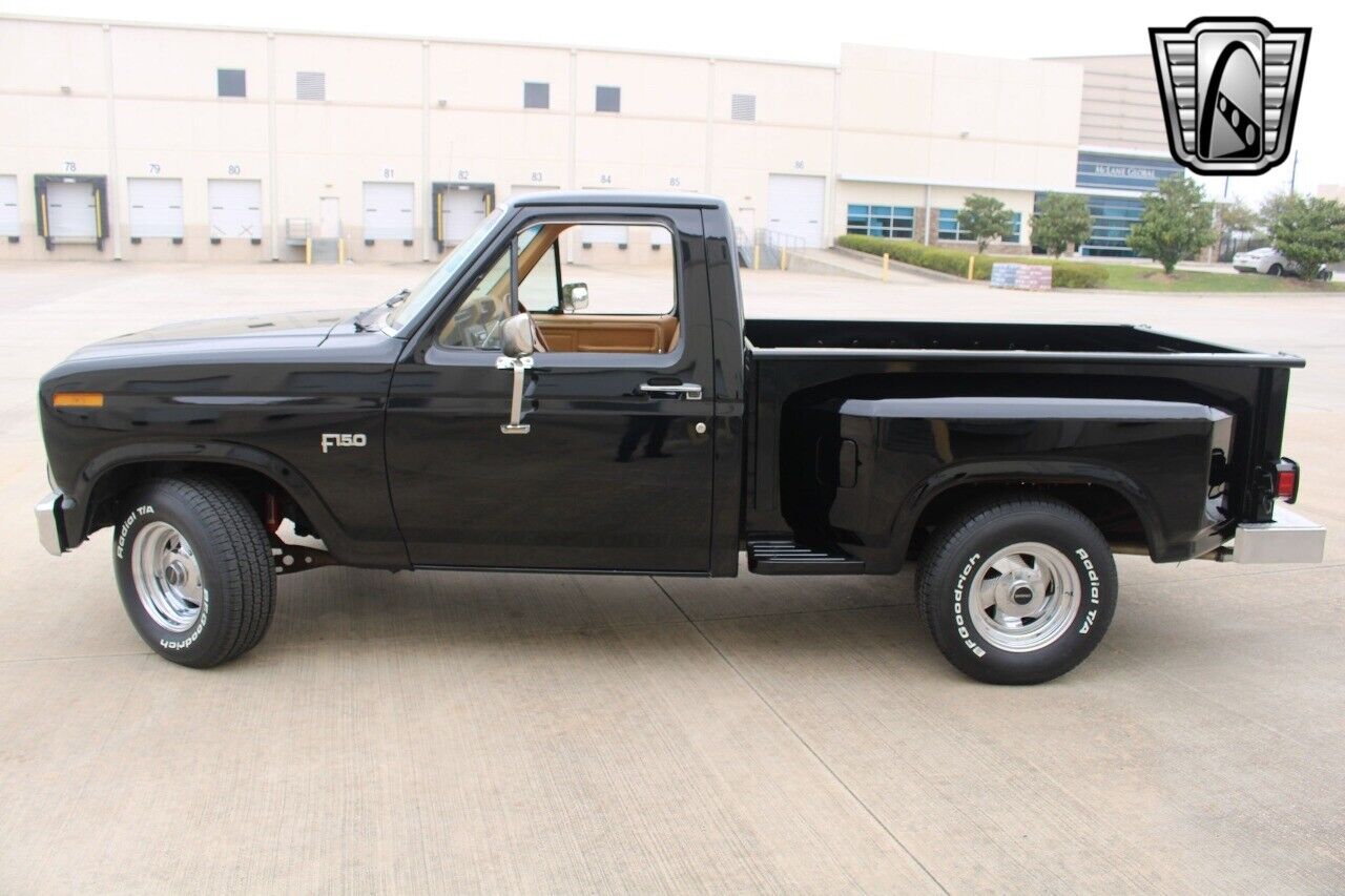 Ford-F-150-1984-Black-Tan-48076-3