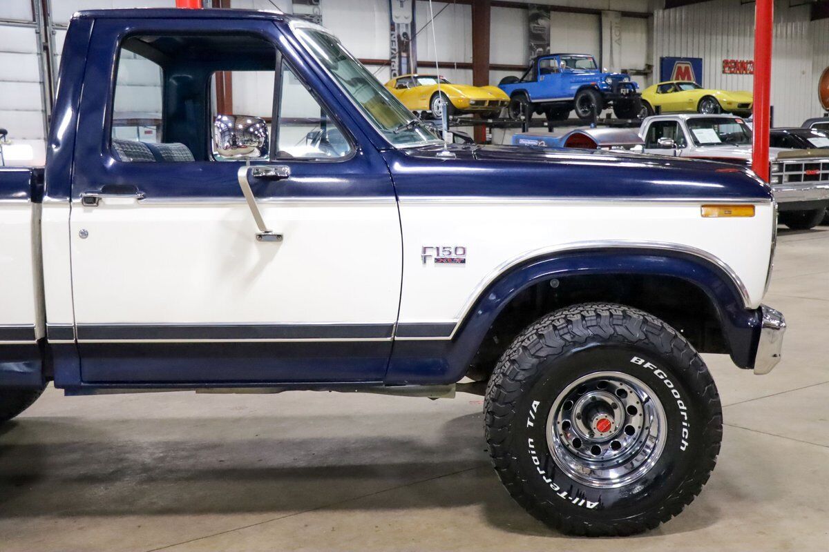 Ford-F-150-Pickup-1983-Black-Blue-80701-10