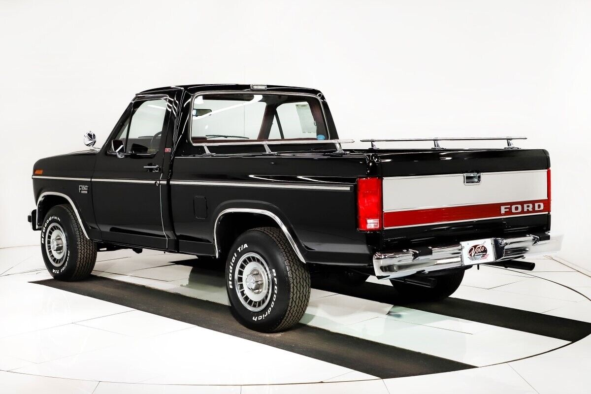 Ford-F-150-Pickup-1985-Black-Tan-486-5