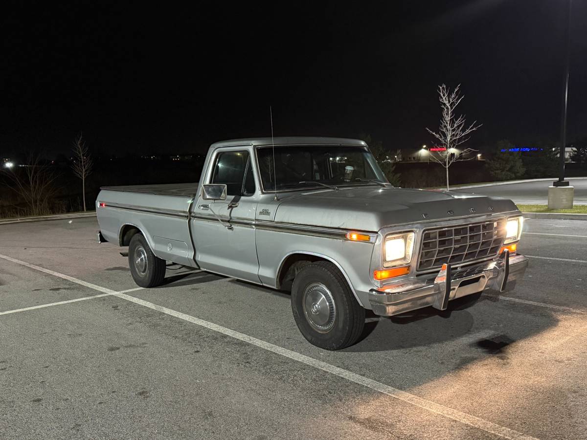 Ford-F-150-trailer-special-1978-silver-183465-12