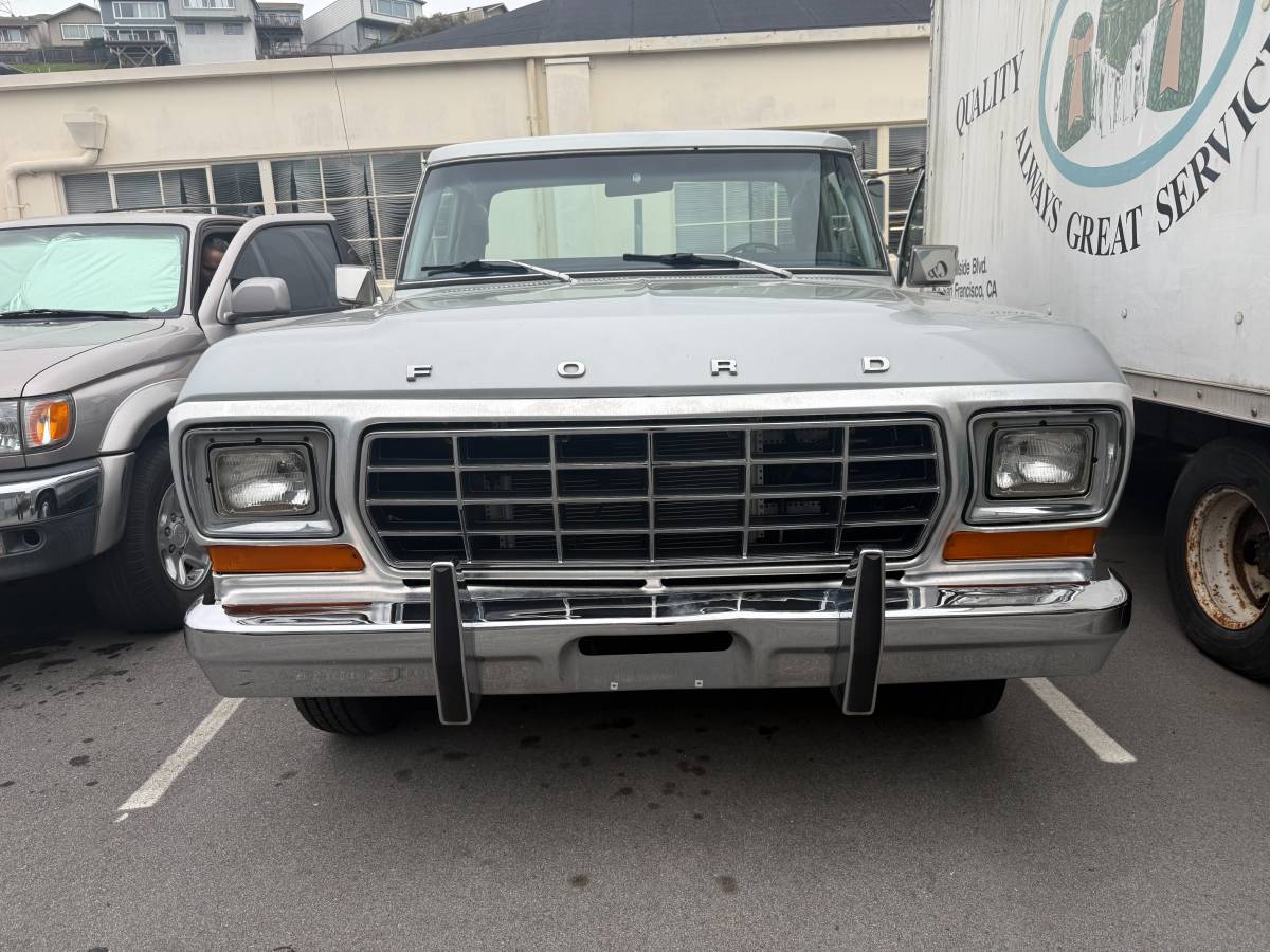 Ford-F-150-trailer-special-1978-silver-183465-2