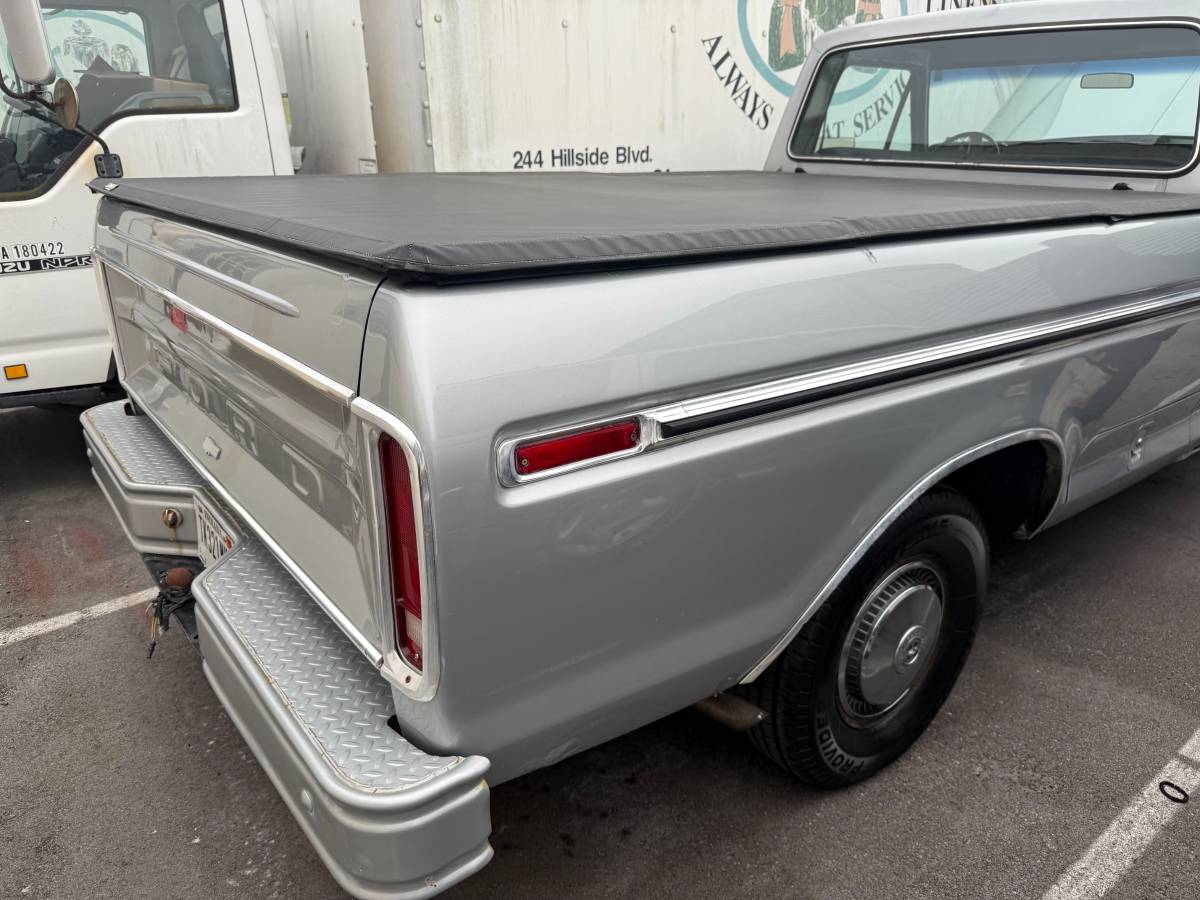 Ford-F-150-trailer-special-1978-silver-183465-8