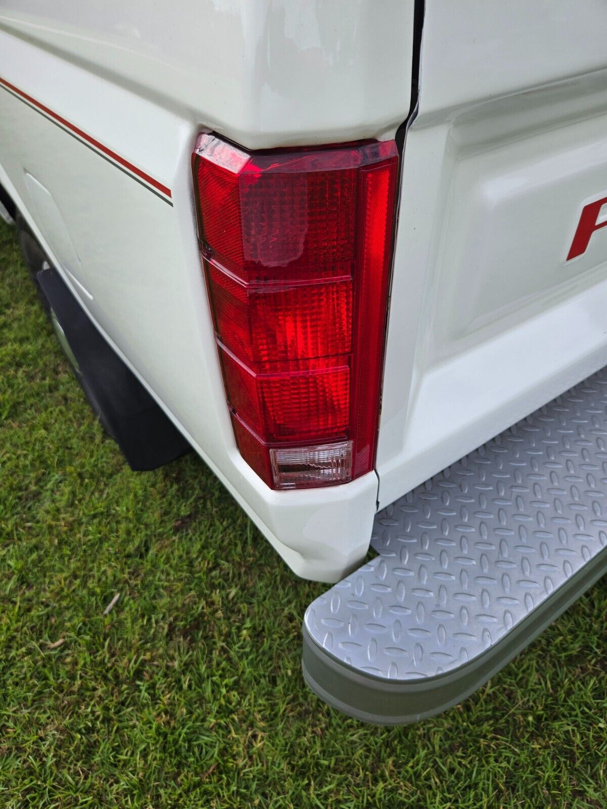 Ford-F-250-1984-White-Gray-49890-12