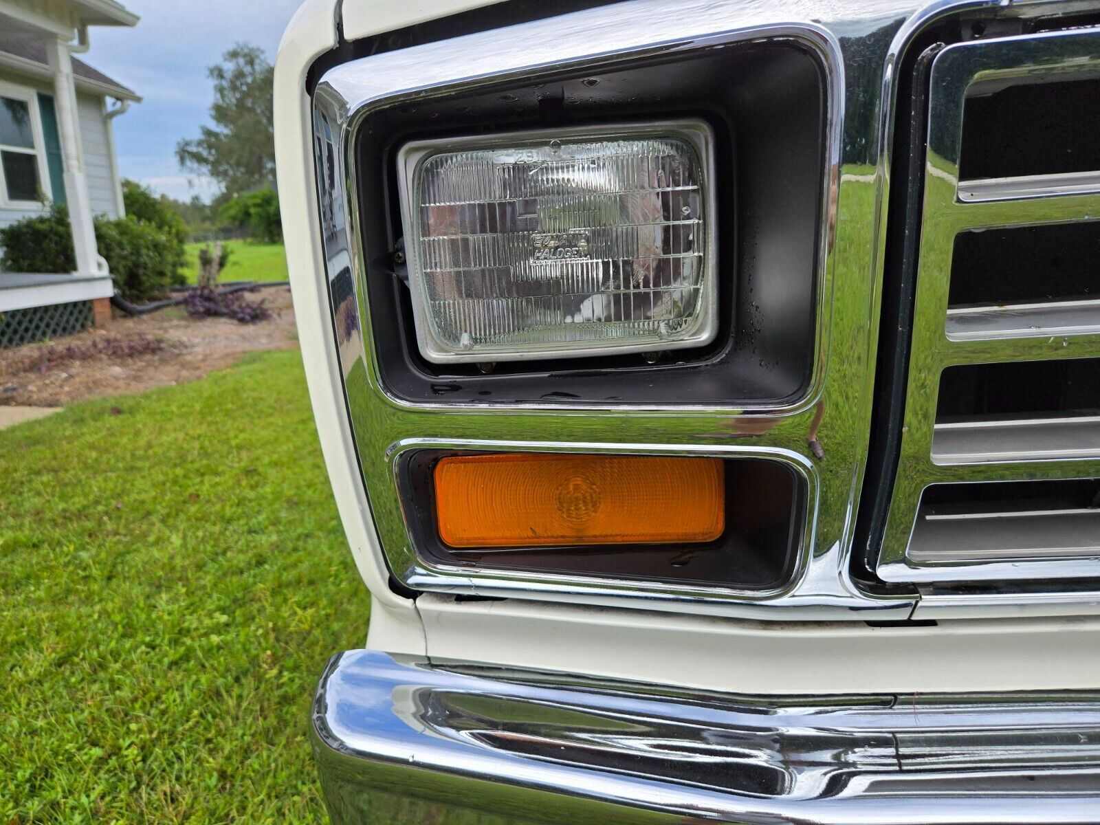 Ford-F-250-1984-White-Gray-49890-23