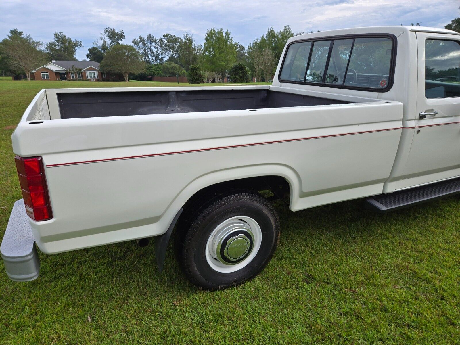 Ford-F-250-1984-White-Gray-49890-3