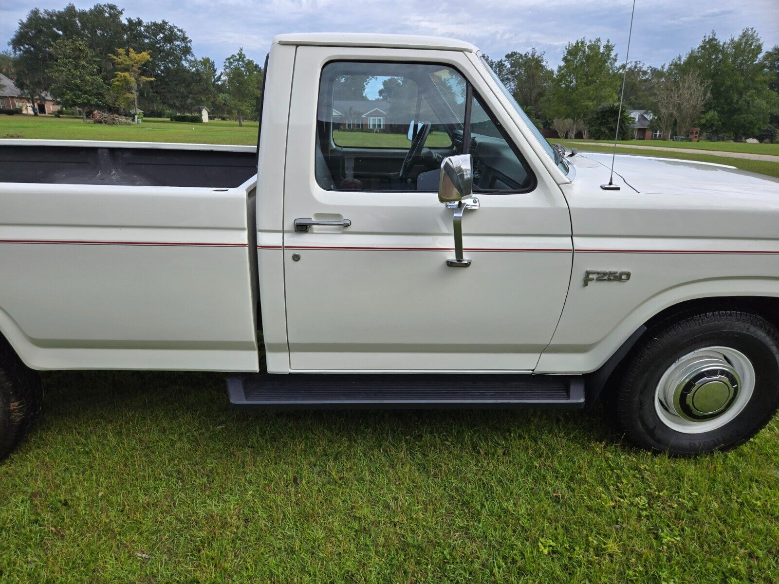 Ford-F-250-1984-White-Gray-49890-8