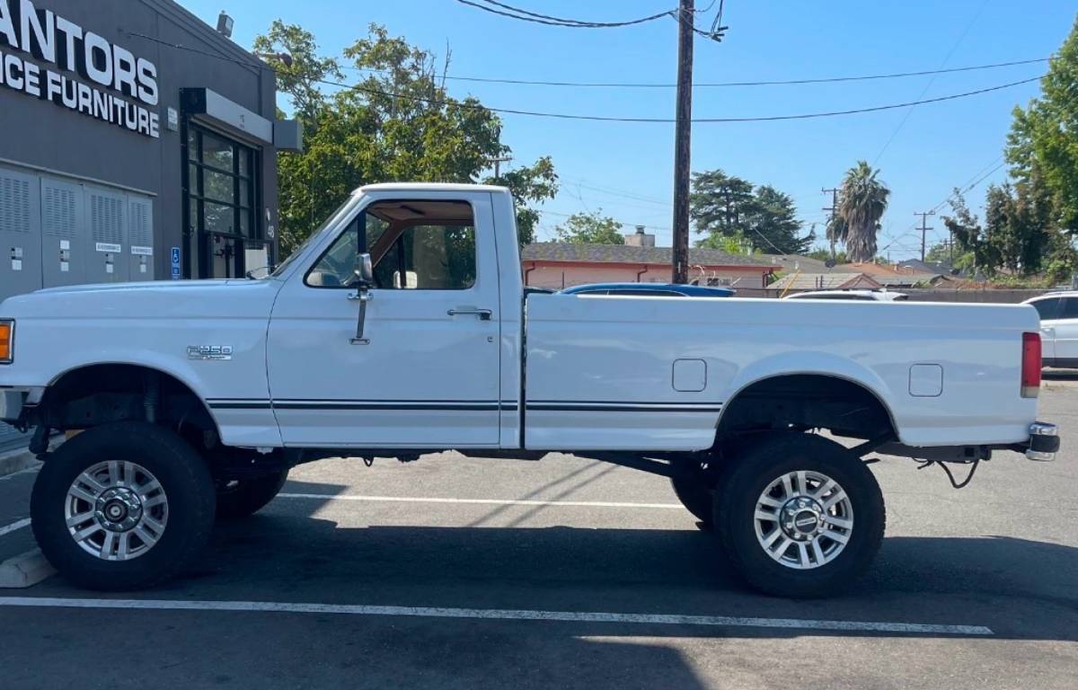 Ford-F-250-1989-white-82076-1