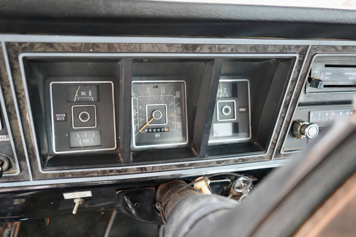 Ford-F-250-4x4-1977-black-136794-17