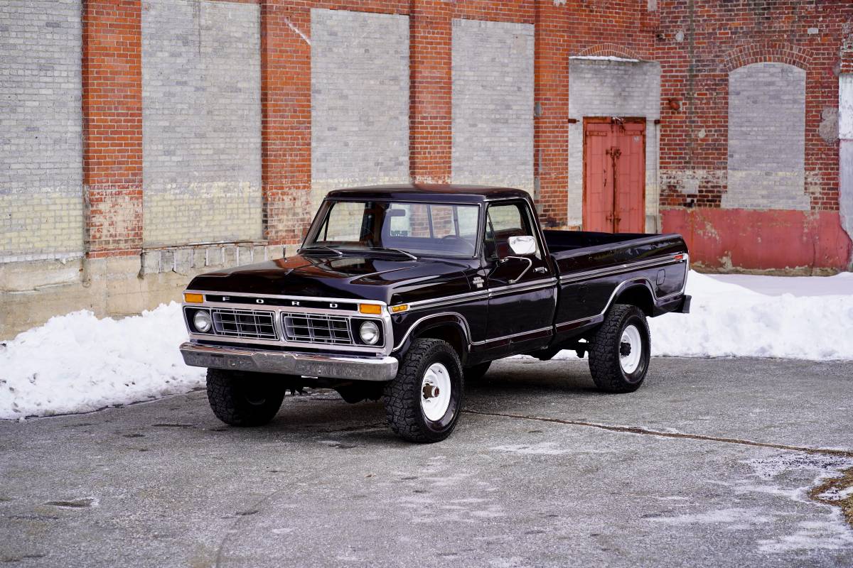 Ford-F-250-4x4-1977-black-136794-3