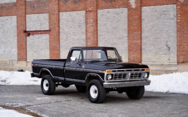 Ford-F-250-4x4-1977-black-136794