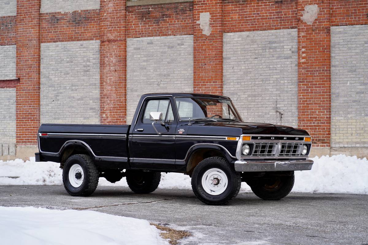 Ford-F-250-4x4-1977-black-136794-5