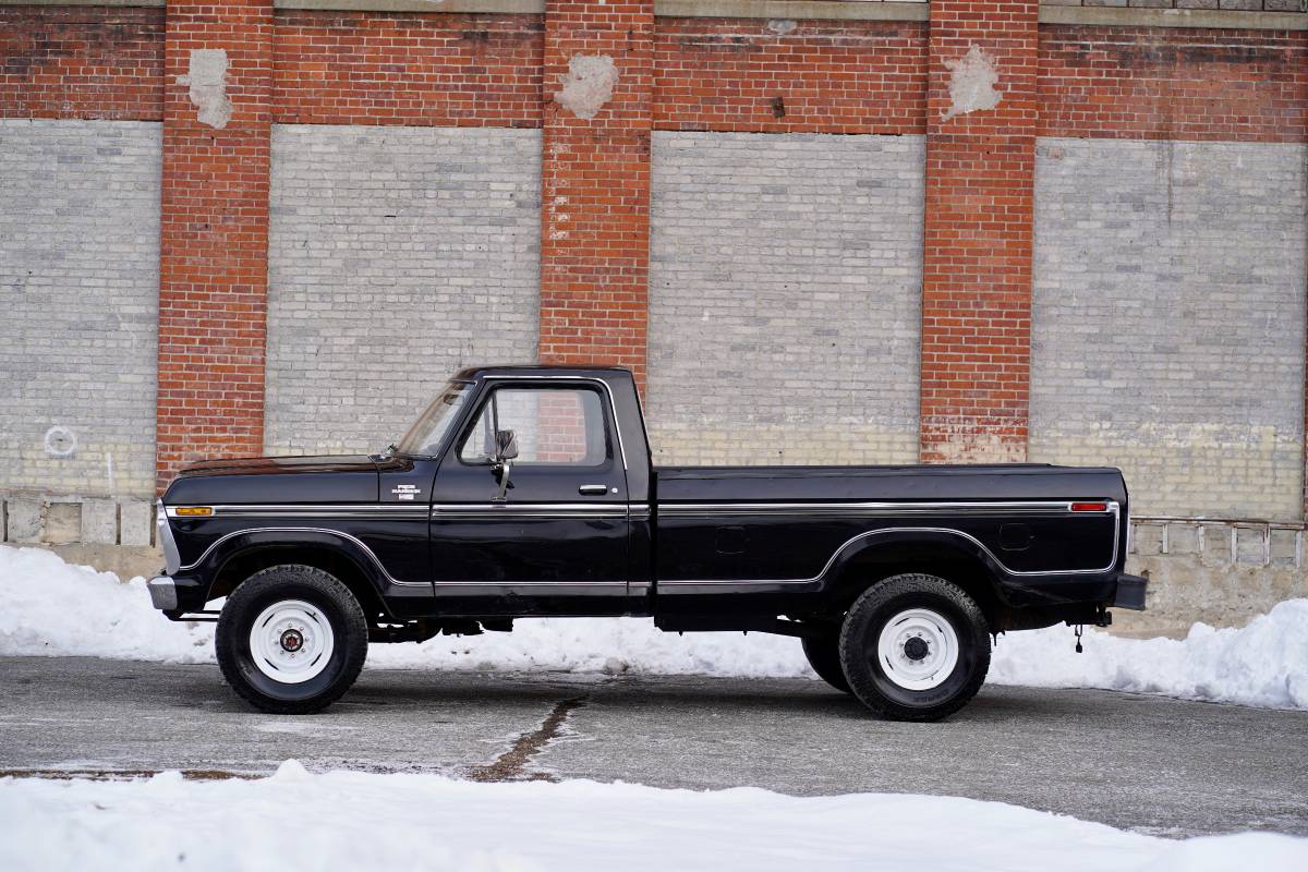 Ford-F-250-4x4-1977-black-136794-8