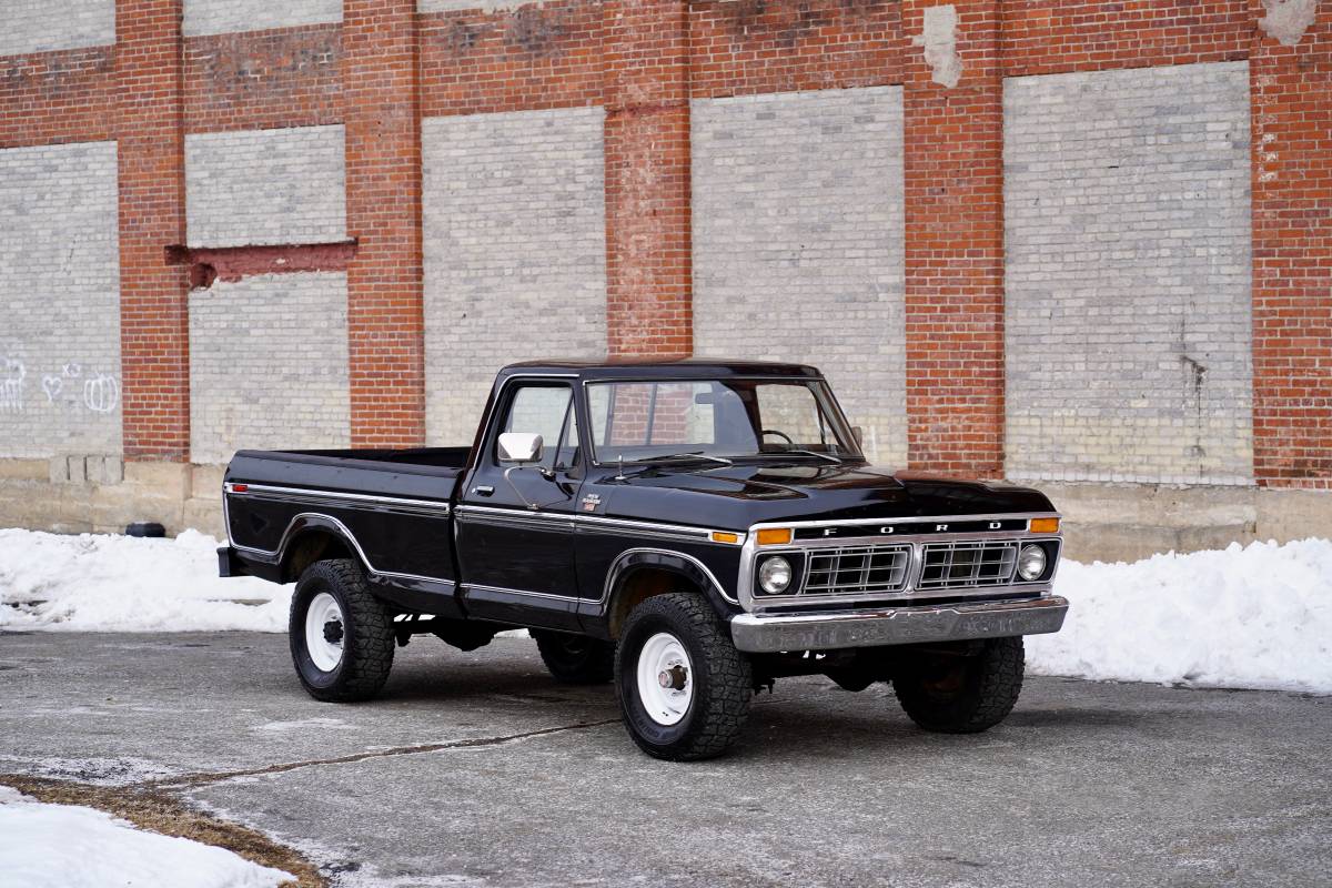 Ford-F-250-4x4-1977-black-136794