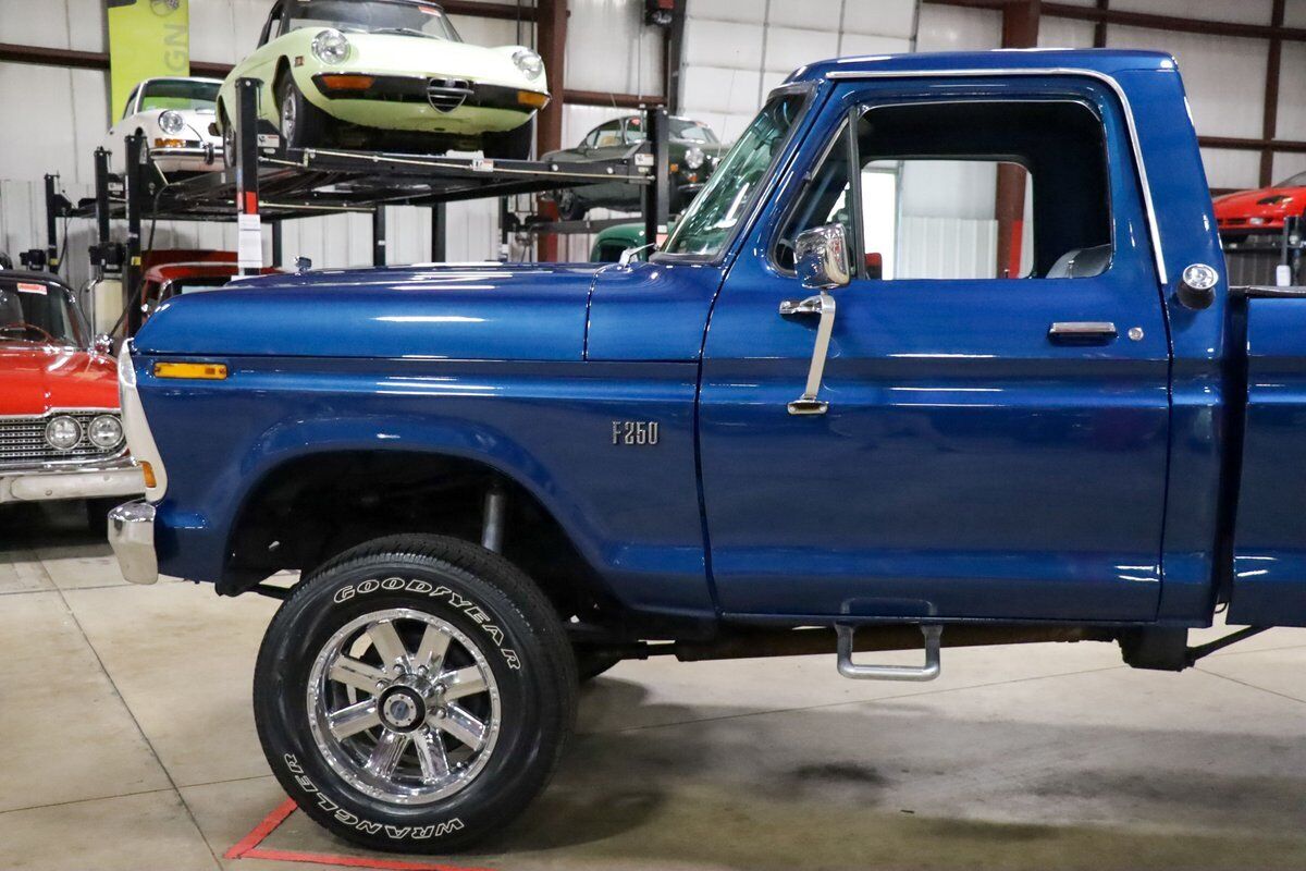 Ford-F-250-Pickup-1975-Blue-Blue-128221-2