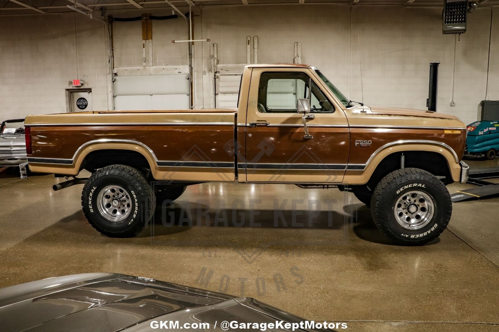 Ford-F-250-Pickup-1983-Tan-Tan-330019-9