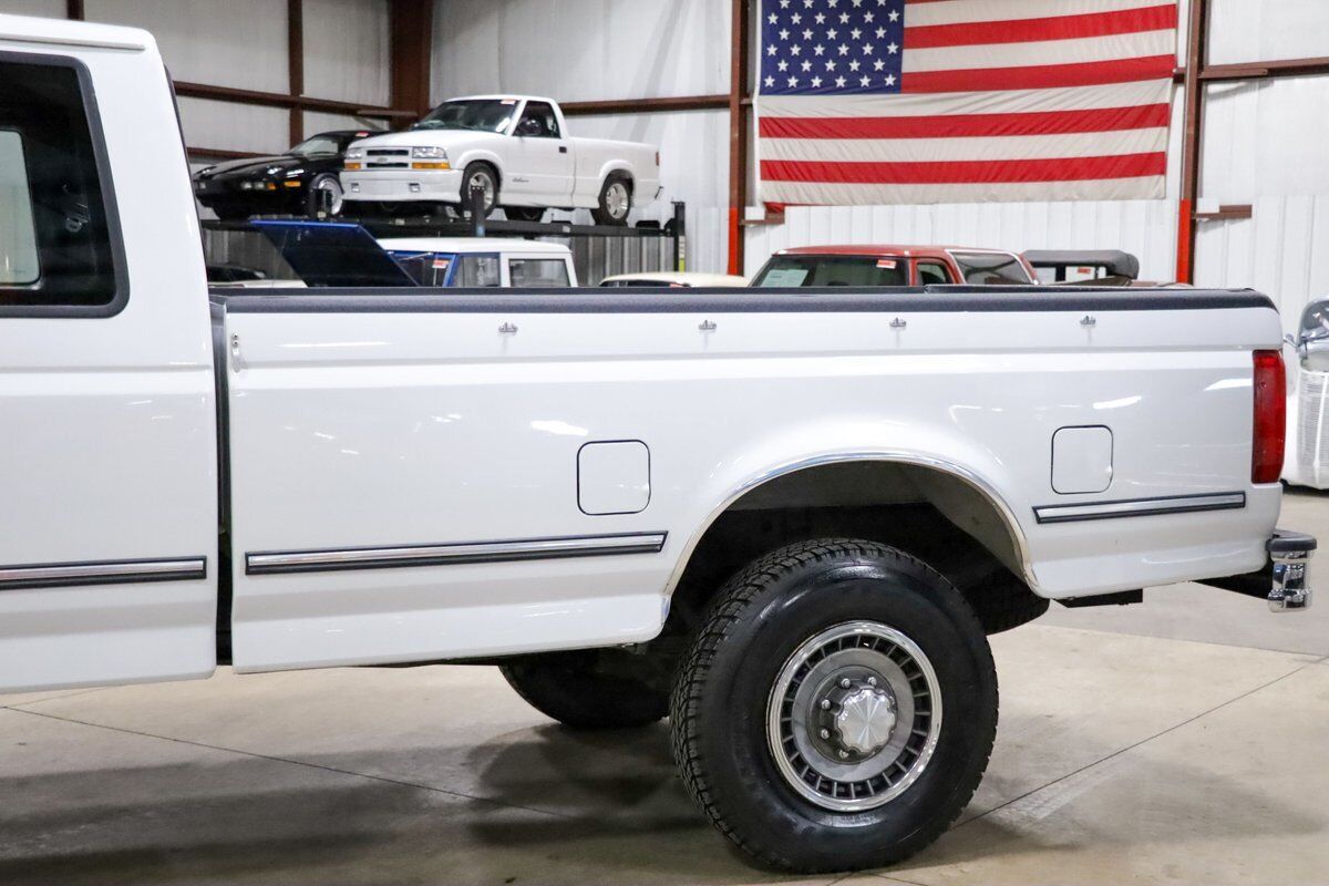 Ford-F-250-Pickup-1993-White-Gray-177979-4