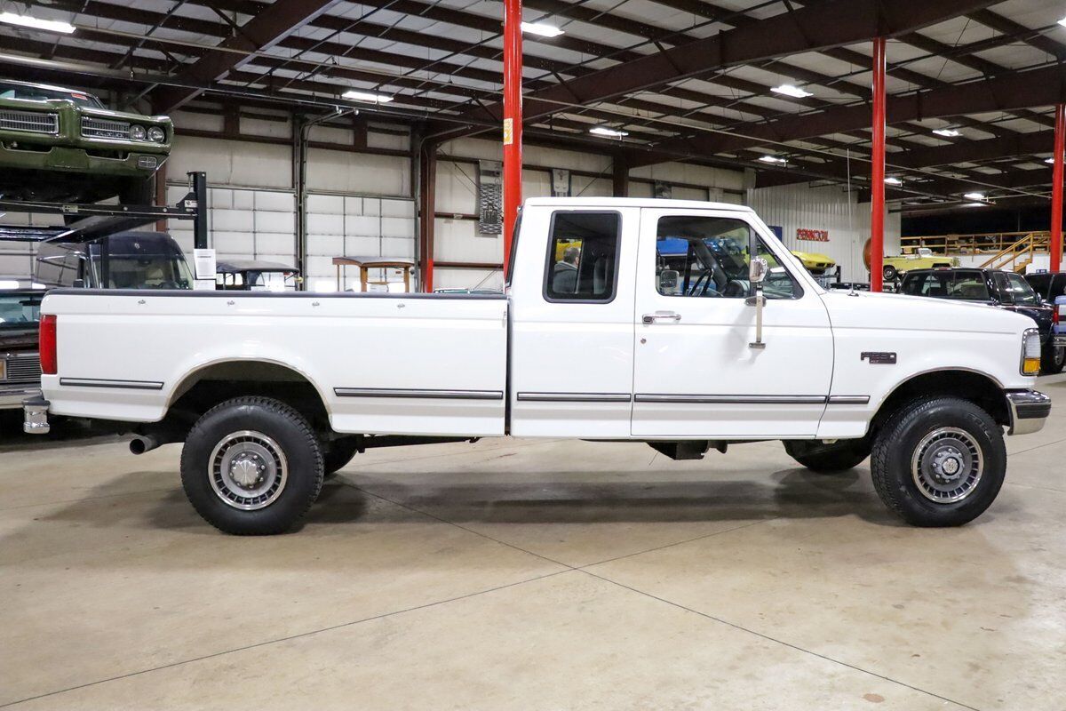 Ford-F-250-Pickup-1993-White-Gray-177979-9