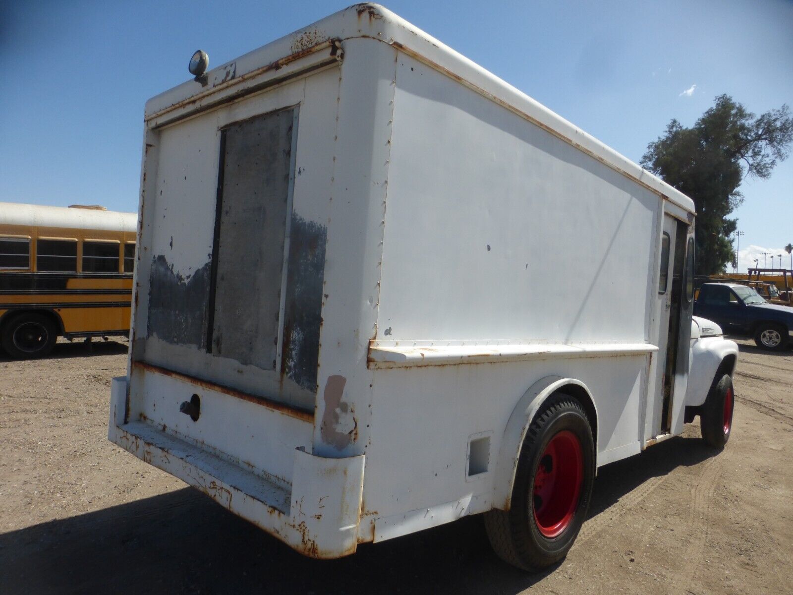 Ford-F-500-1966-White-White-0-4