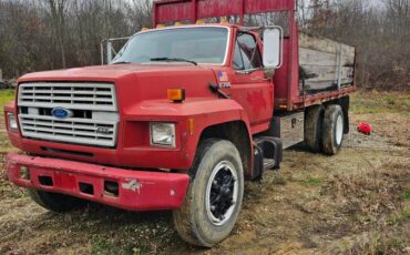 Ford-F-700-1991-red-196339-1