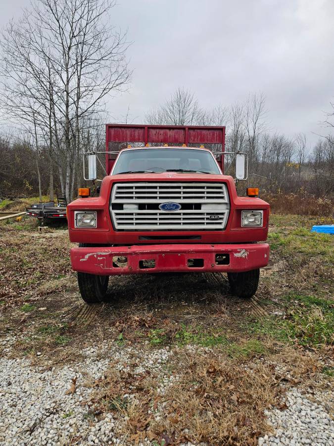 Ford-F-700-1991-red-196339-2