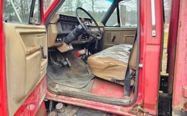 Ford-F-700-1991-red-196339-5