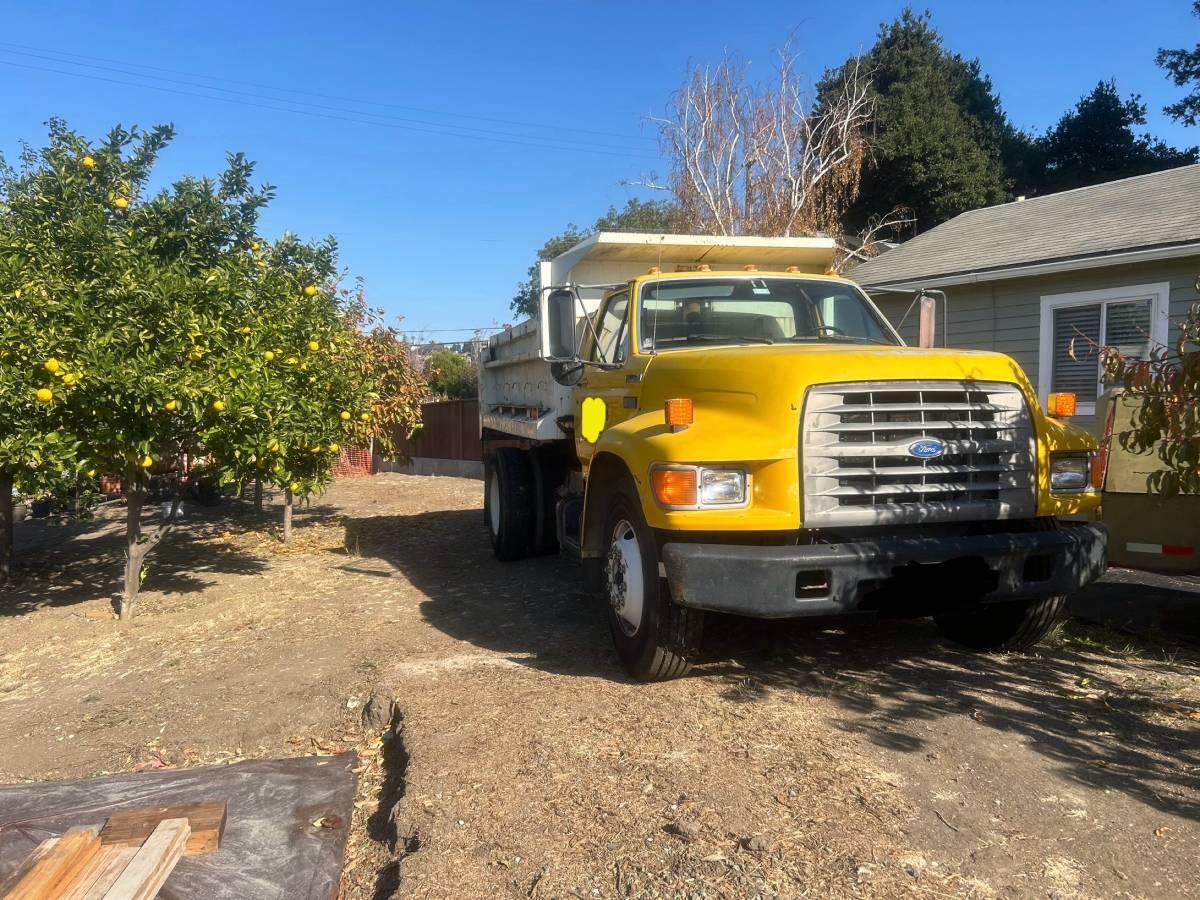 Ford-F-700-1995-yellow-287005