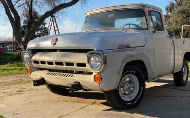 Ford-F100-shortbed-custom-cab-1957-white-1609