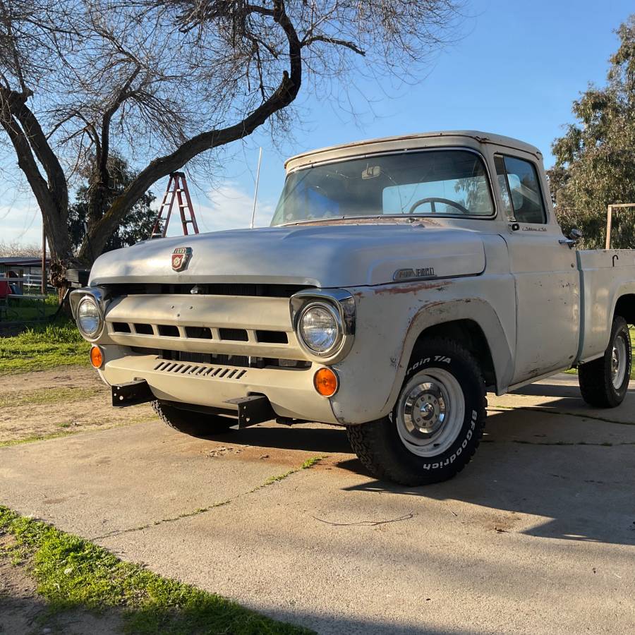 Ford-F100-shortbed-custom-cab-1957-white-1609