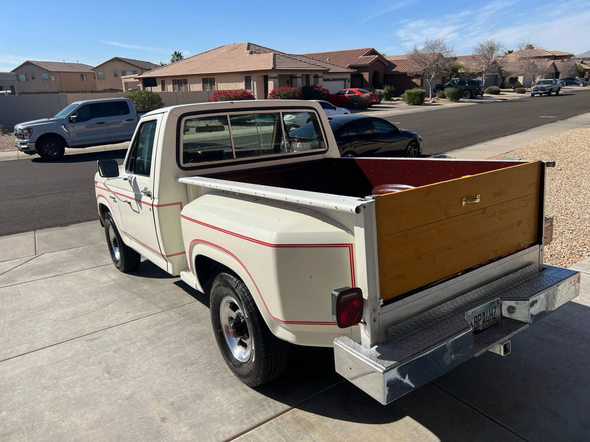 Ford-F150-1981-white-1986-13