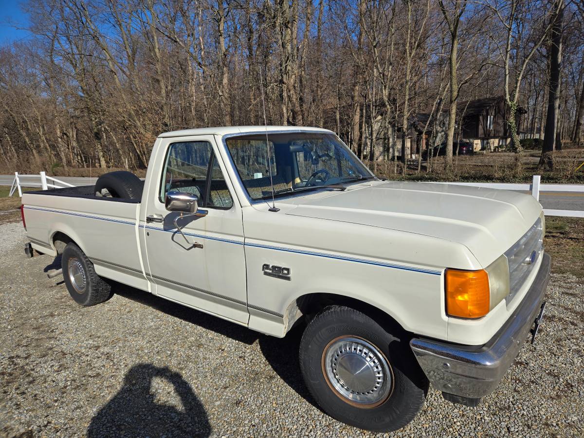 Ford-F150-custom-vintage-1989-white-212433-1