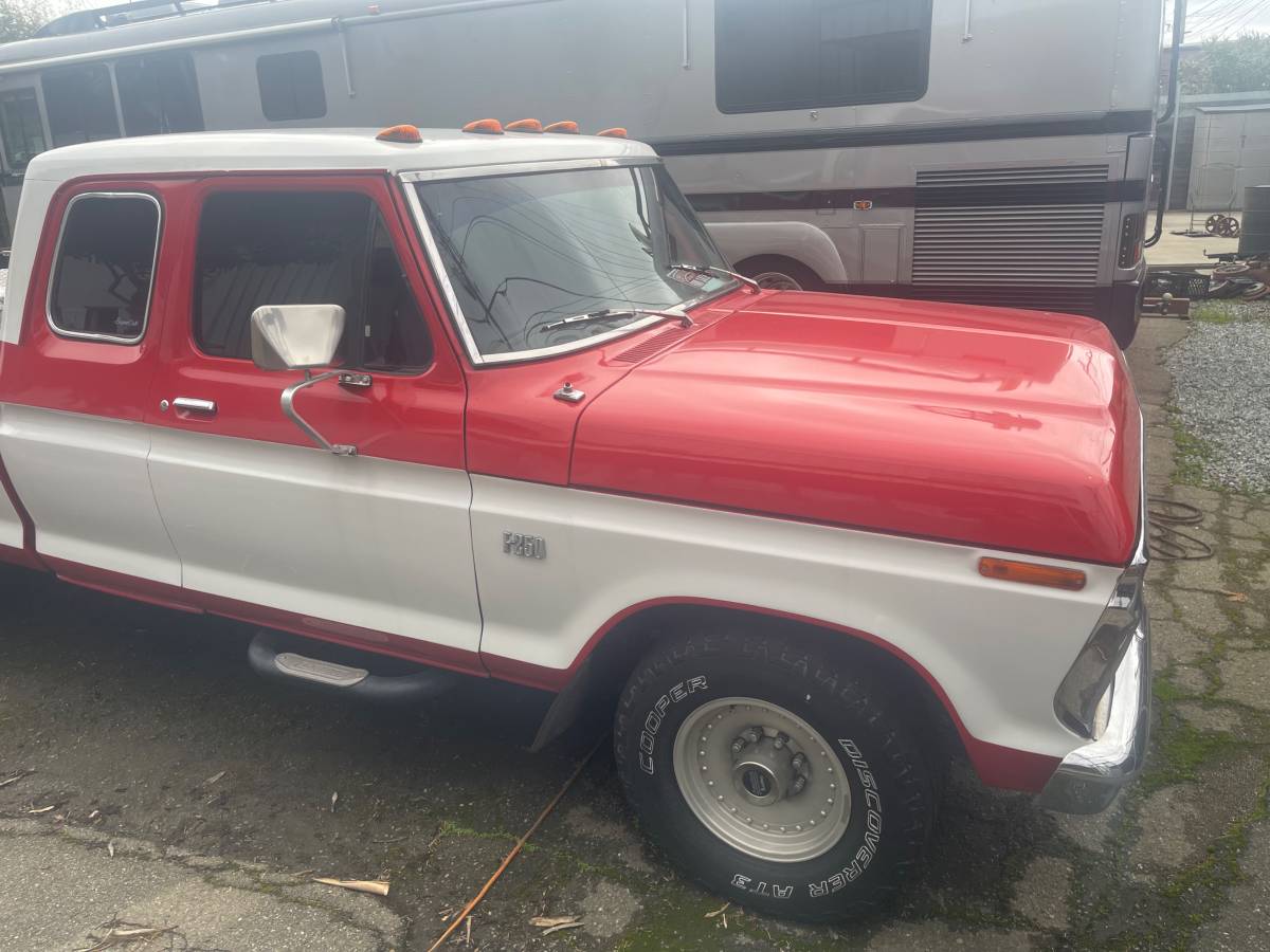 Ford-F250-1975-red-160934-1