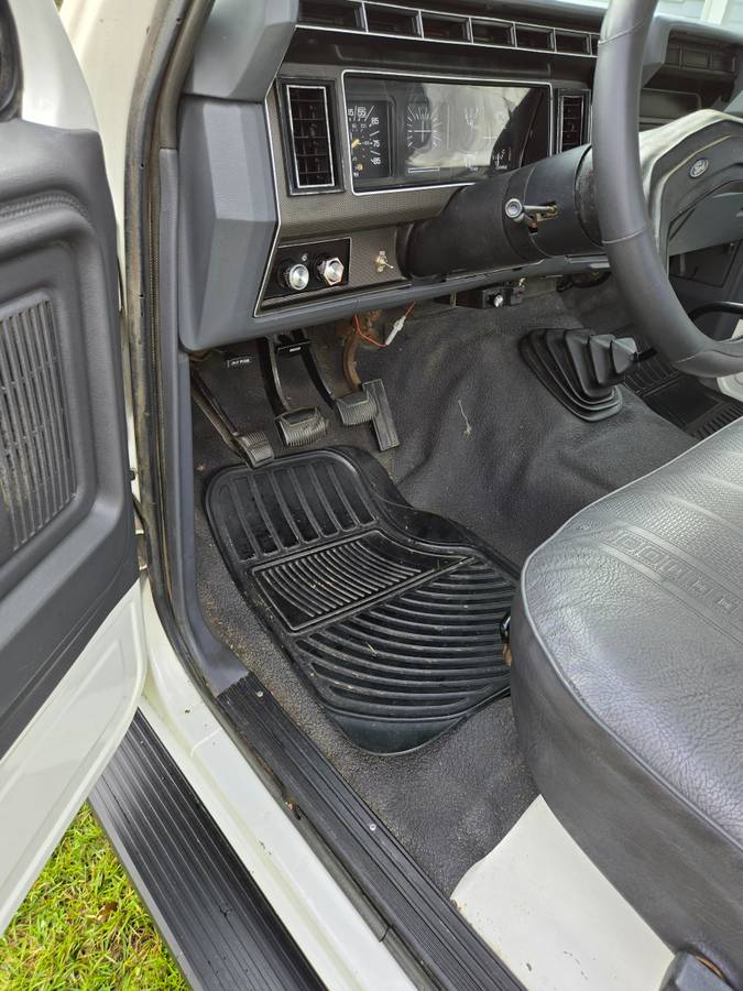 Ford-F250-1984-white-49890-20