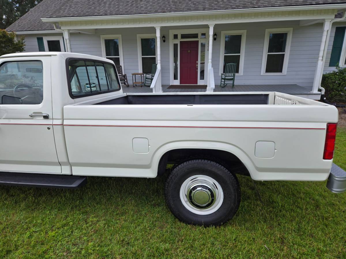 Ford-F250-1984-white-49890-3