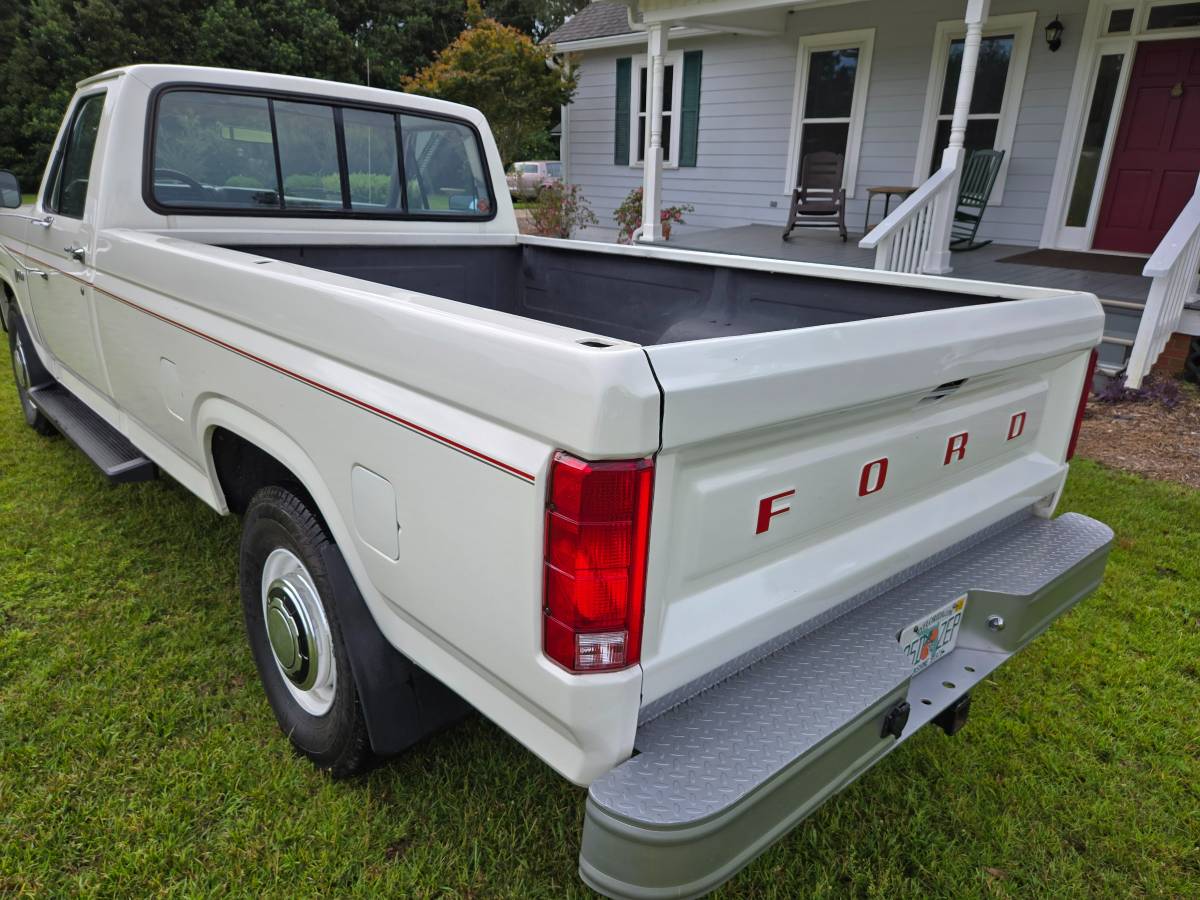 Ford-F250-1984-white-49890-4