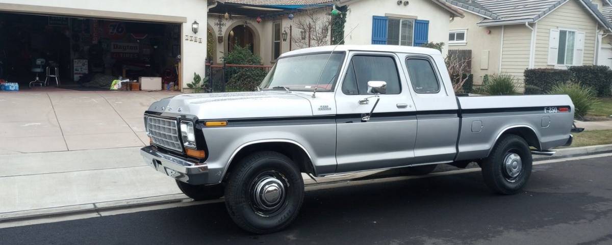 Ford-F250-ranger-1978-silver-56327-1