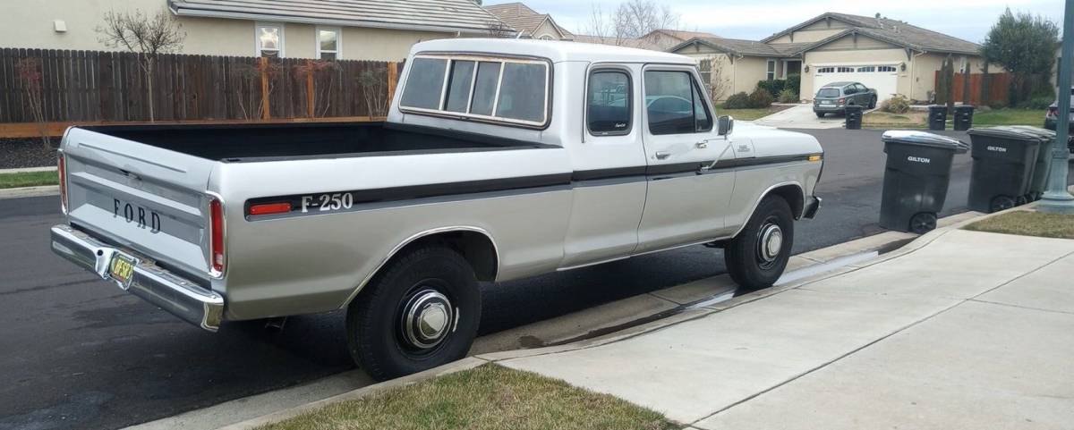 Ford-F250-ranger-1978-silver-56327-5