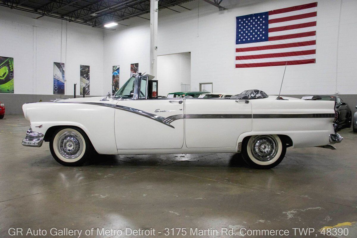 Ford-Fairlane-1956-White-Black-3074-2