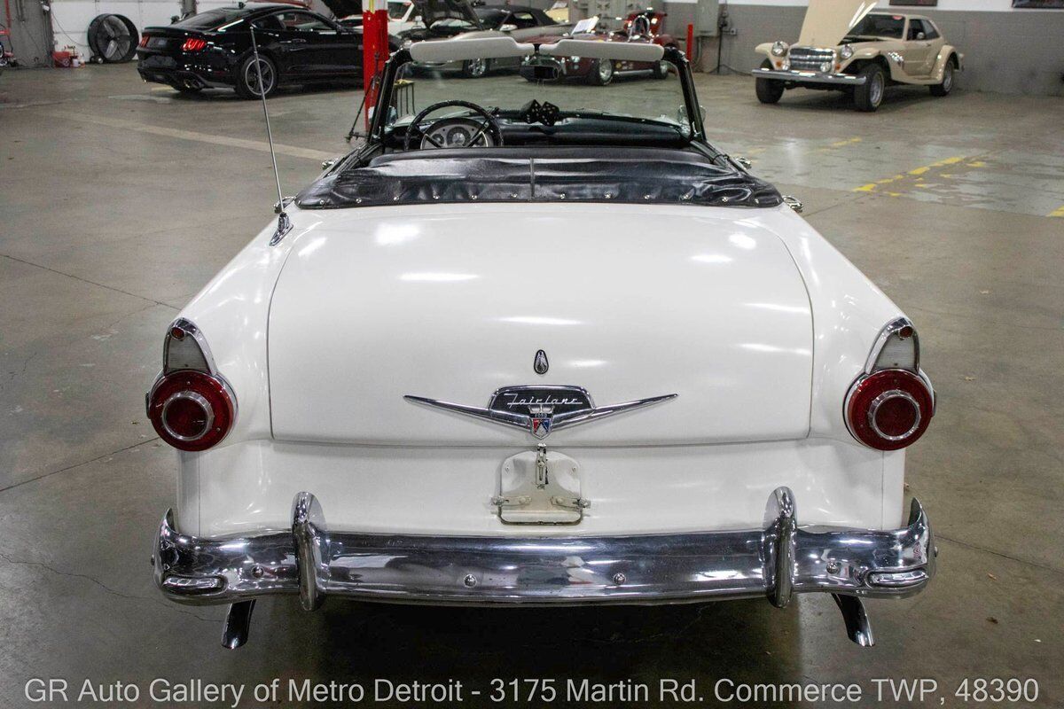 Ford-Fairlane-1956-White-Black-3074-4