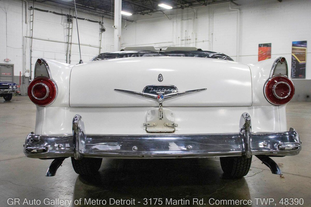 Ford-Fairlane-1956-White-Black-3074-5