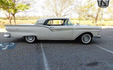 Ford-Fairlane-1957-White-Black-137514-3