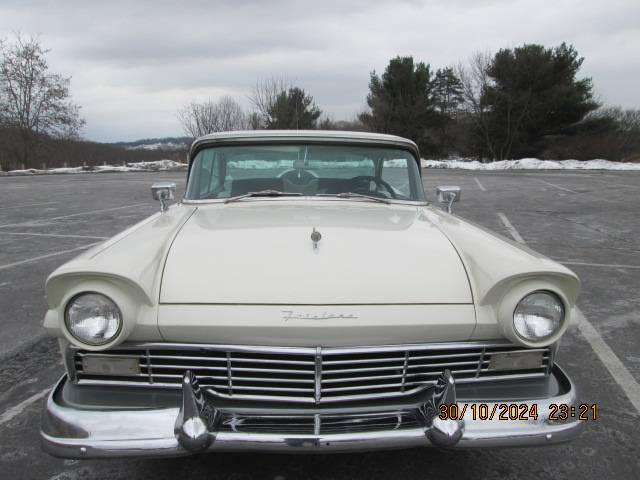 Ford-Fairlane-1957-white-160932-2